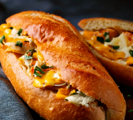 BAGUETTE RELLENA DE POLLO Y QUESO