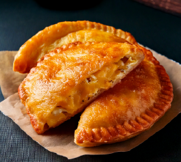 EMPANADA FRITA DE AVE Y QUESO